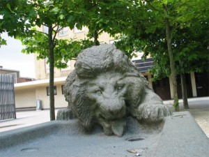 Lion sculpture in Aaholm school playground