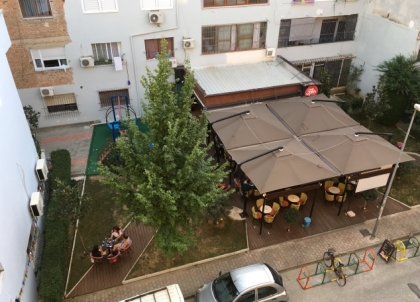 Tirana café and playground (photo: Simon Battisti)